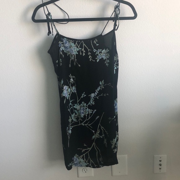 Reformation Dresses & Skirts - Reformation tie strap floral mini dress